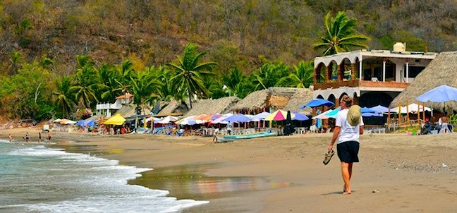 Playa de Cuastecomates, Barra de Navidad