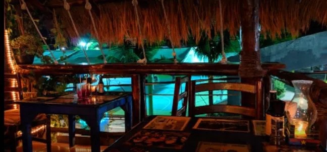 Los Peleones, Holbox