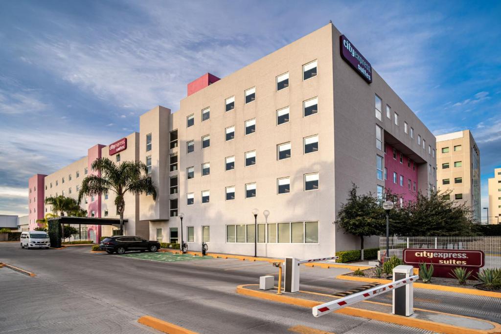 City Express Suites Querétaro, Querétaro