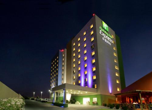 Holiday Inn Express and Suites Aeropuerto, Apodaca