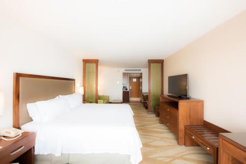 Holiday Inn Express and Suites, Celaya